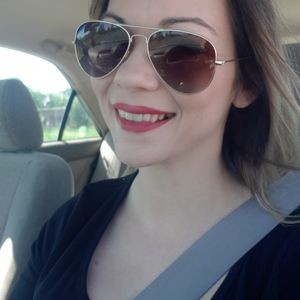 Meet your Posher, Julia